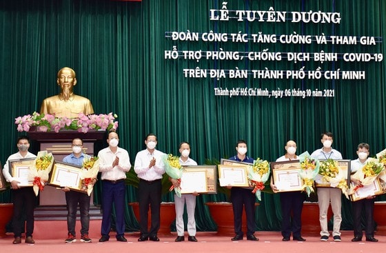 chu tich ubnd tp hcm tri an cac doan chi vien chong dich covid 19 hinh 2