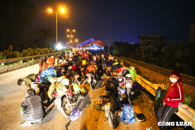doanh nghiep gap kho khi nguoi lao dong un un ve que hinh 2