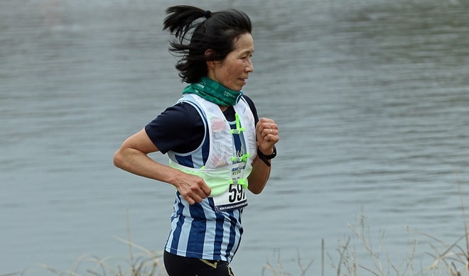 cu ba 70 tuoi lap ky luc tren duong chay marathon hinh 1