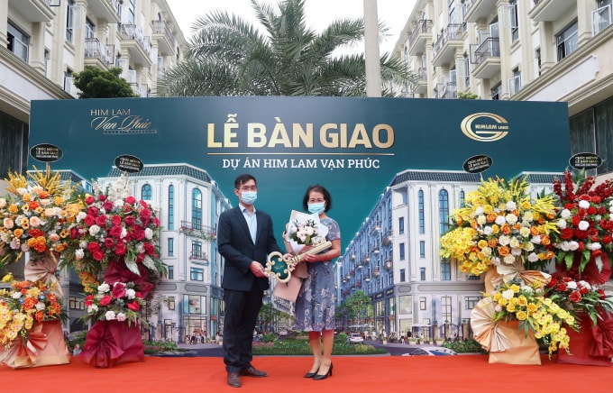 no luc vuot bao covid him lam van phuc chao don nhung cu dan dau tien hinh 1