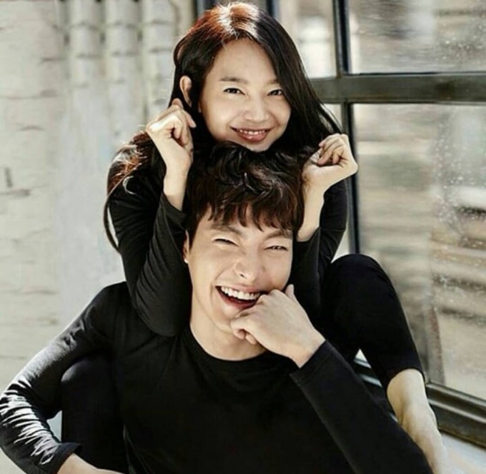 kim woo bin dong chung cung ban gai trong du an our blues hinh 1