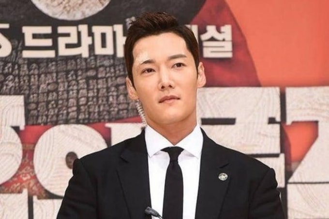 tai tu choi jin hyuk bi bat vi vi pham quy dinh phong dich hinh 1
