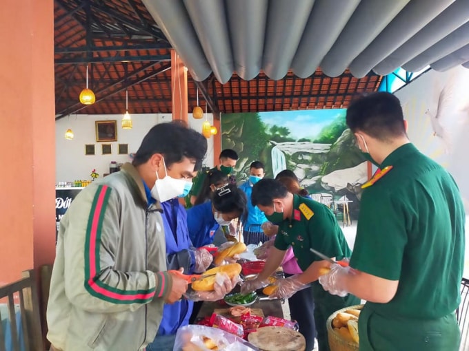 tu banh mi khong dong dam tinh quan dan nang buoc em den truong hinh 1
