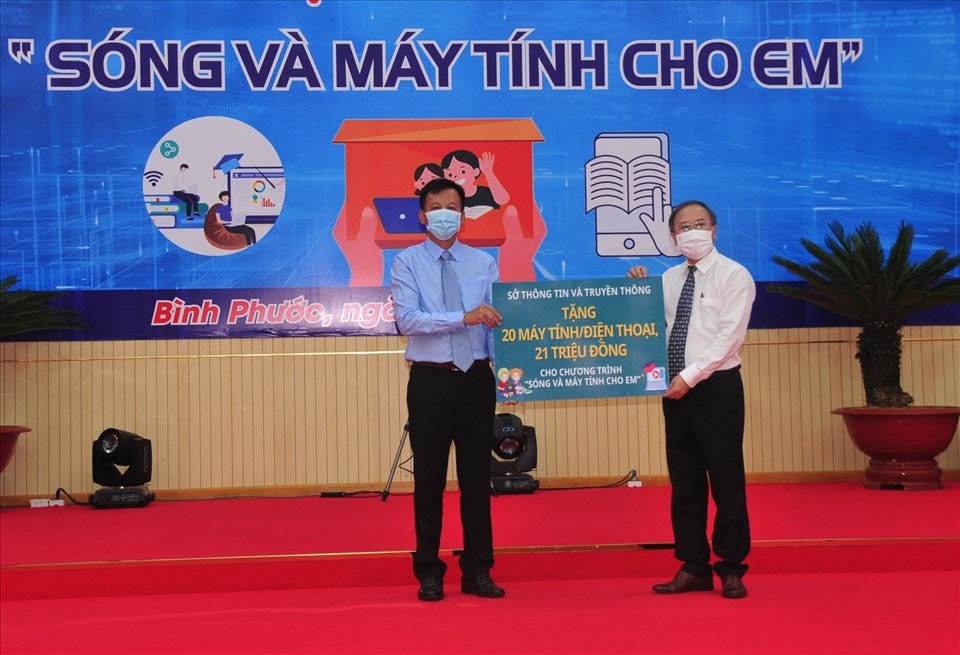 mot thang phat dong chuong trinh song va may tinh cho em cham den trai tim cong dong hinh 1