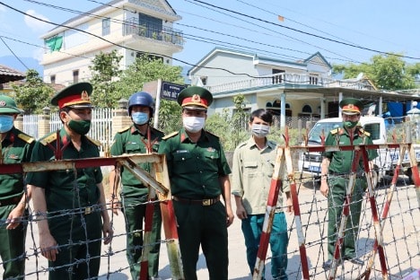nguoi linh xung tran chong giac ngoai xam moi mang ten covid 19 hinh 1