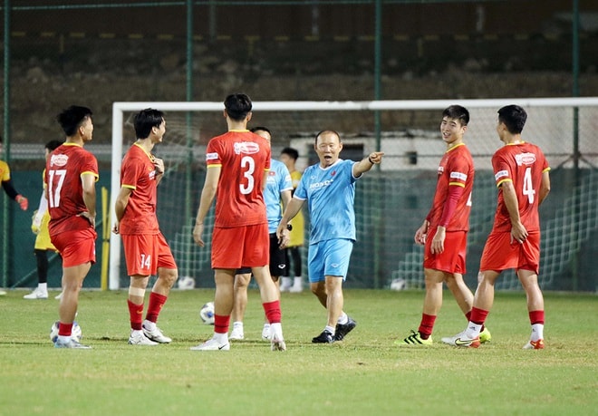 trung ve que ngoc hai chan thuong truoc tran gap oman hinh 1