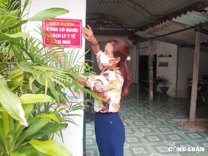 ky 1 theo chan can bo van phong dang uy cap xa trong mua dich hinh 1