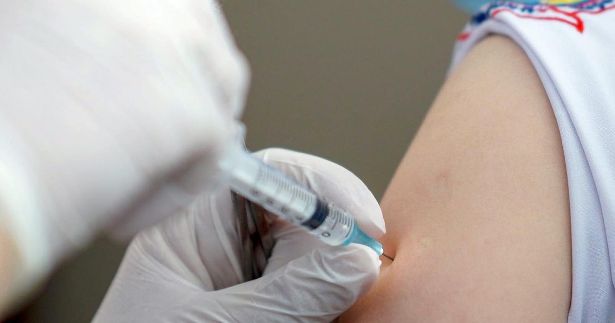 bac lieu tiem vaccine cho con 17 tuoi mot pho giam doc trung tam y te bi ky luat hinh 1