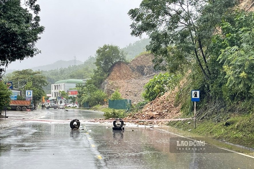 hoa binh sat lo tren quoc lo 6 cac phuong tien doi huong di chuyen hinh 1