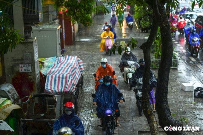 ha noi mua lon keo dai khien nhieu tuyen duong un tac vao gio cao diem dau tuan hinh 7