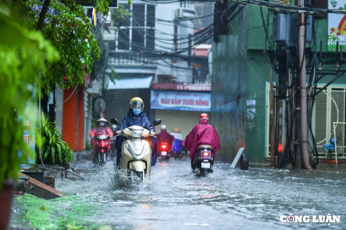 ha noi mua lon keo dai khien nhieu tuyen duong un tac vao gio cao diem dau tuan hinh 9