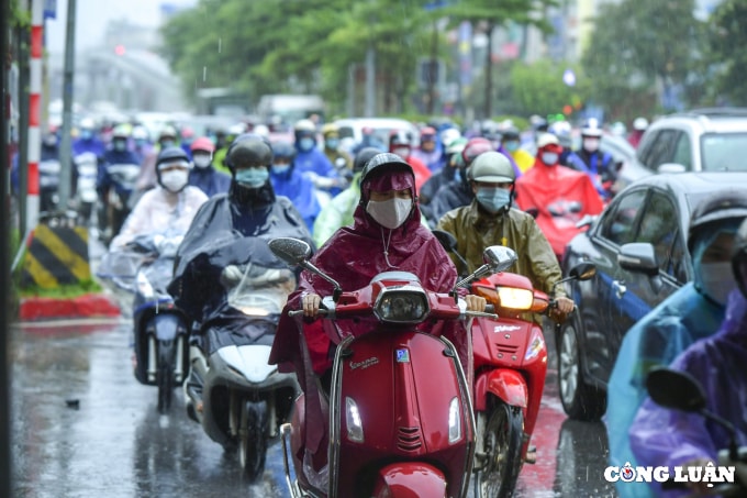 ha noi mua lon keo dai khien nhieu tuyen duong un tac vao gio cao diem dau tuan hinh 5