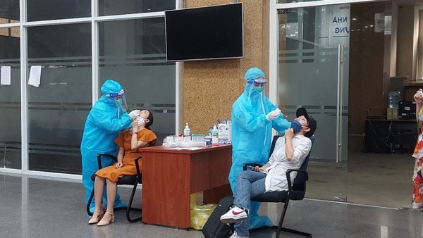 nguoi benh khong phai tra phi xet nghiem covid 19 tai benh vien cong hinh 1