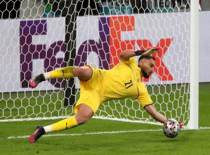 nhung kho khan cua thu thanh gianluigi donnarumma o hien tai hinh 2