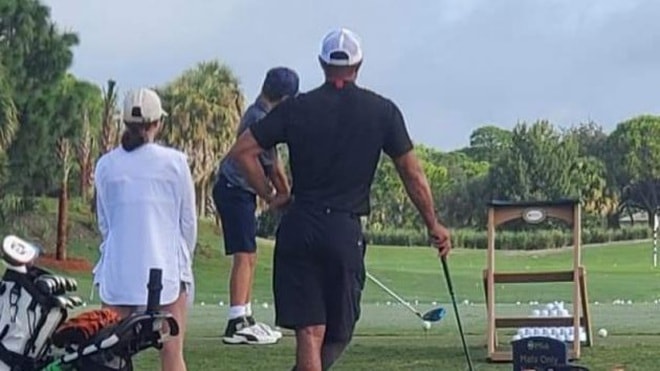 tiger woods tro lai voi san golf ma khong can den nang hinh 1