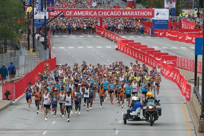 chang trai it ten tuoi den tu ethiopia bat ngo dang quang chicago marathon 2021 hinh 1
