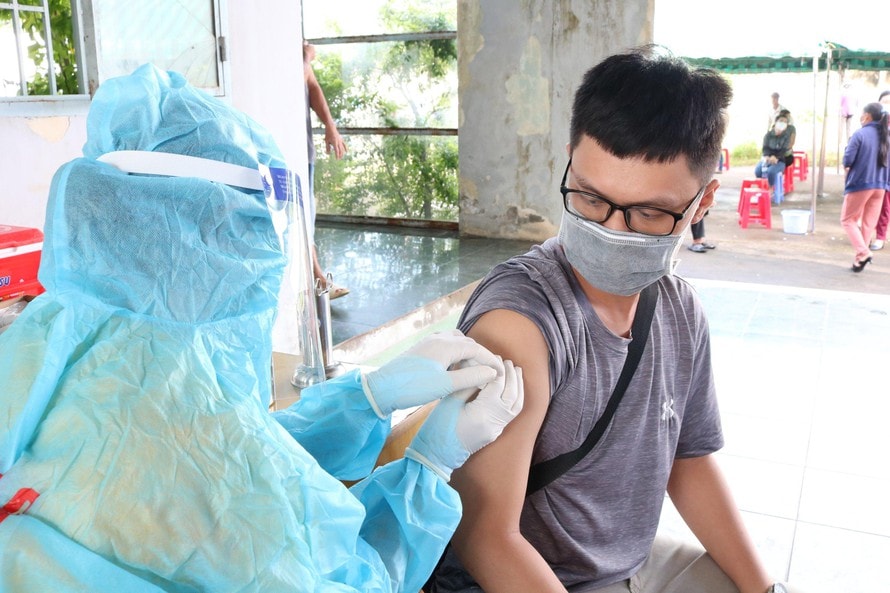 hau giang trien khai tiem 400000 lieu vaccine vero cell hinh 1