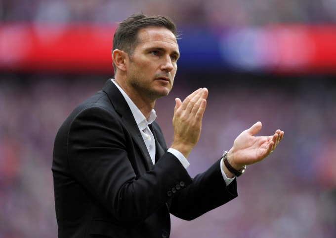 ga nha giau newcastle muon chieu mo hlv frank lampard hinh 1