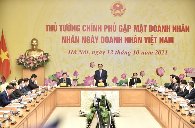 khieu vu duoi mua de song chung voi bao hinh 1