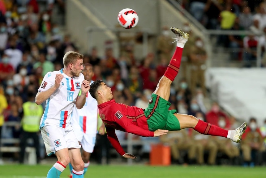 cristiano ronaldo thiet lap them ky luc o cap doi tuyen quoc gia hinh 1