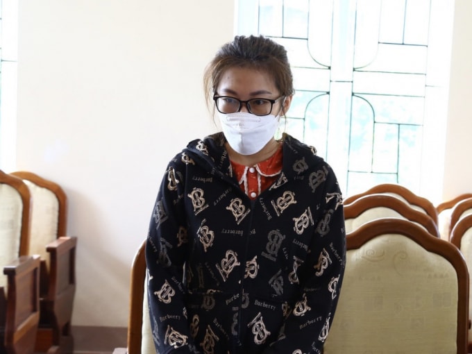 muon danh nhan vien ngan hang lua vay tien lam thu tuc dao khe de chiem doat tai san hinh 1
