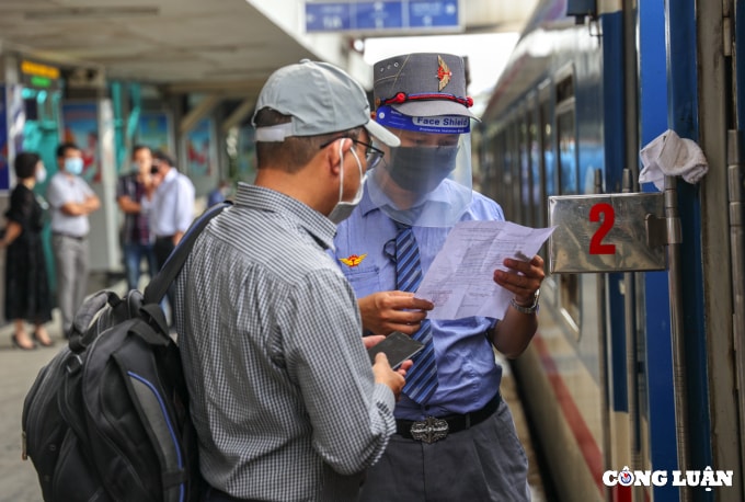tau khach bac  nam bat dau chay tro lai nguoi dan vui mung khi duoc ve que hinh 8