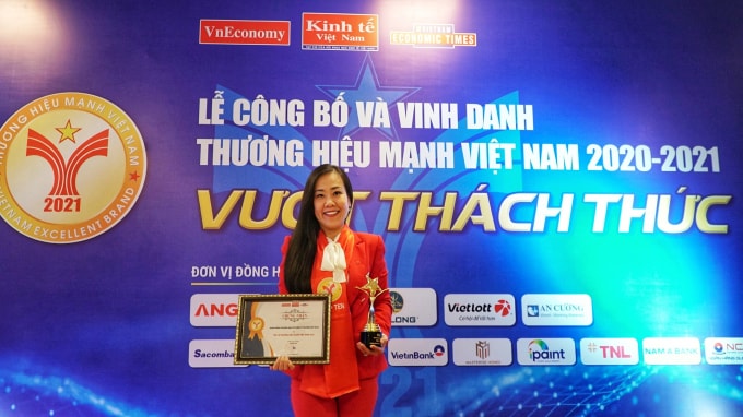 techcombank duoc vinh danh top 10 thuong hieu manh nhat viet nam hinh 1