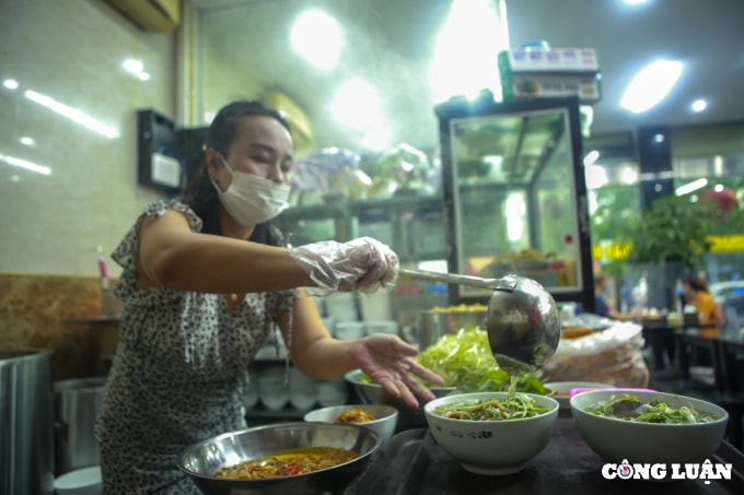 bun pho ca phe sang tap nap khach den sau khi ha noi cho phep phuc vu tai cho hinh 4
