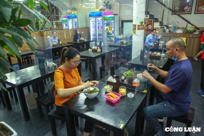 bun pho ca phe sang tap nap khach den sau khi ha noi cho phep phuc vu tai cho hinh 1
