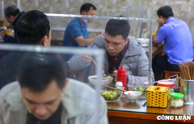 bun pho ca phe sang tap nap khach den sau khi ha noi cho phep phuc vu tai cho hinh 9