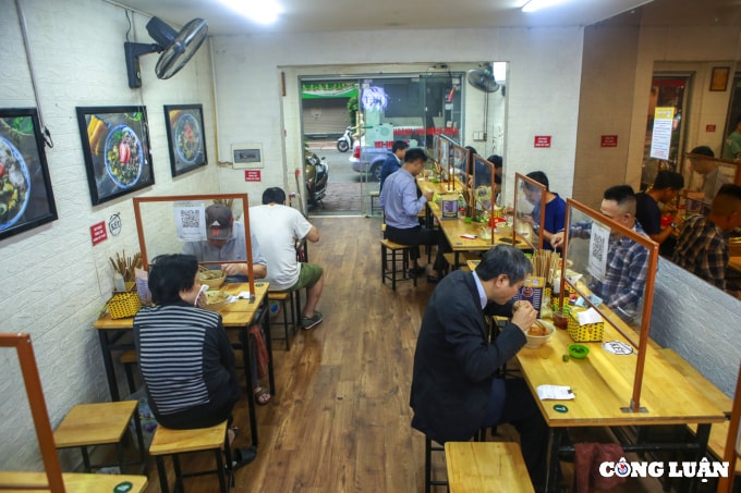 bun pho ca phe sang tap nap khach den sau khi ha noi cho phep phuc vu tai cho hinh 7