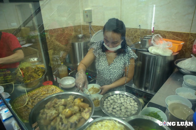 bun pho ca phe sang tap nap khach den sau khi ha noi cho phep phuc vu tai cho hinh 3