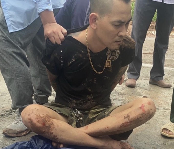 bat giu trum ma tuy lao xe thang ve phia cong an dinh thoat than hinh 1