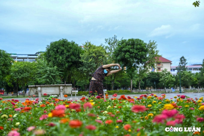 ha noi buoi sang dau tien cong vien mo cua tro lai vang ve nguoi dan den tap the duc hinh 5