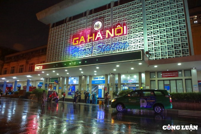 xuc dong hinh anh doan tau thong nhat dau tien tro ve ha noi sau 3 thang tam dung hinh 11