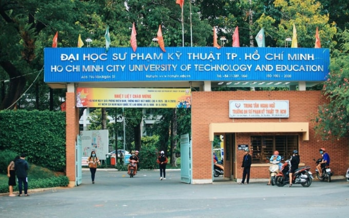 tp hcm truong dai hoc dau tien thong bao cho sinh vien hoc tap trung hinh 1