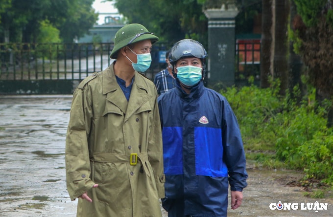 huyen phuc tho ha noi can canh dau thai xa trom ra ruong nhuom 1 mau den kit mui khet let hinh 11