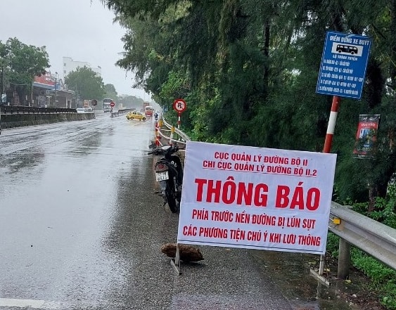mua lon tai nghe an gay su co sat lo tren nhieu tuyen duong hinh 5