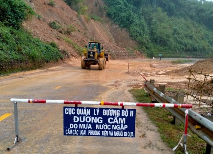 mua lon tai nghe an gay su co sat lo tren nhieu tuyen duong hinh 4