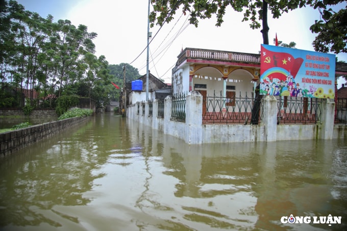 ha noi nuoc song dang cao gay ngap o chuong my hon tram ho dan bi co lap hinh 1