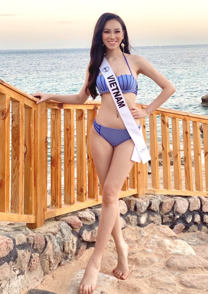 bi hai quan giu hanh li ai nhi mua bikini o cho do cu ai cap hinh 1