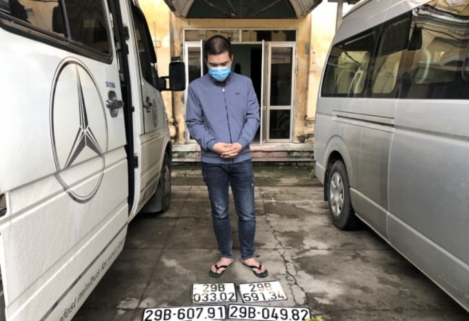 phat hien tai xe cho nguoi nhap canh trai phep trong dem hinh 1