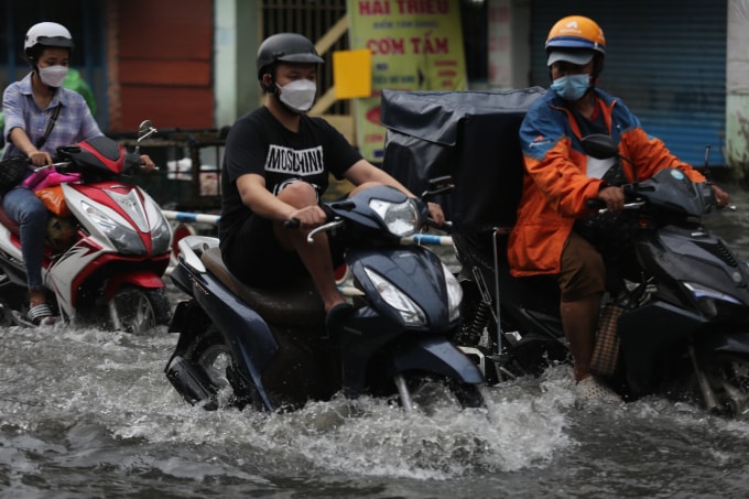 tp hcm nguoi dan kho so vi duong sa ngap sau sau con mua dai hon nua tieng hinh 4