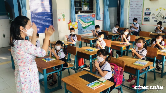 tp hcm nhung hoc sinh dau tien duoc tro lai truong sau dich covid 19 hinh 1