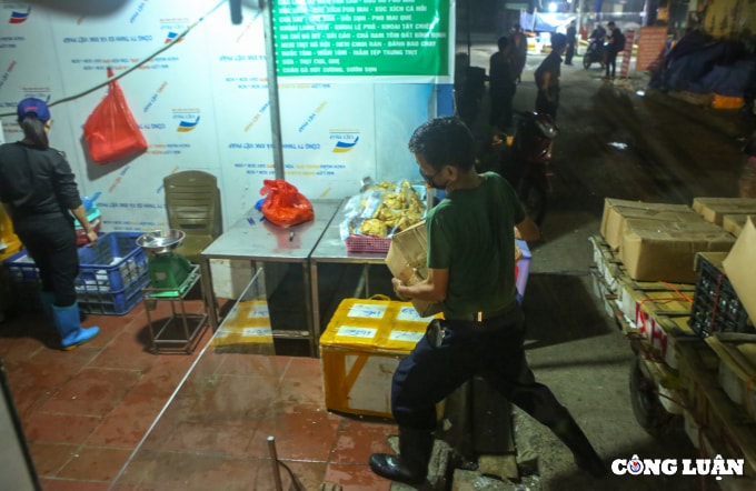 cho long bien chinh thuc hoat dong tro lai sau hon 2 thang bi phong toa hinh 13