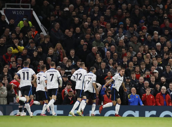 ronaldo ghi ban man utd loi nguoc dong danh bai 3 2 atalanta hinh 1