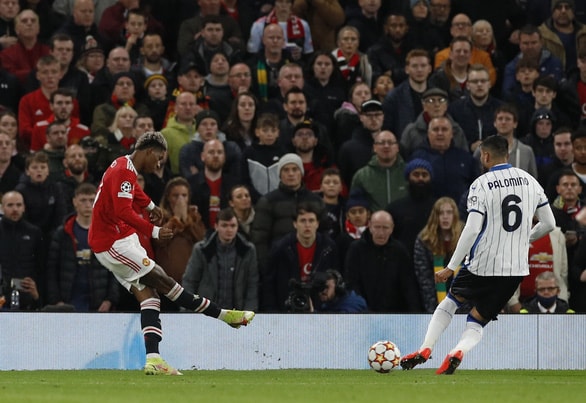 ronaldo ghi ban man utd loi nguoc dong danh bai 3 2 atalanta hinh 2
