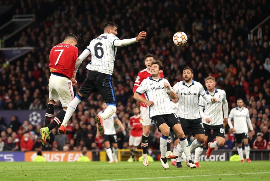 ronaldo ghi ban man utd loi nguoc dong danh bai 3 2 atalanta hinh 3