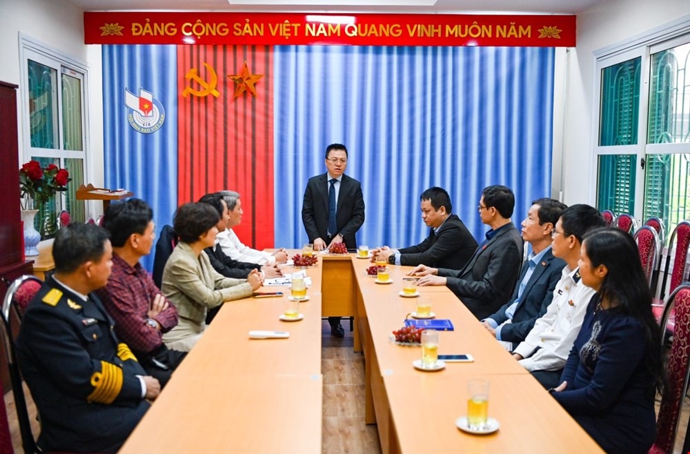 dong chi le quoc minh tham va lam viec voi thuong truc hoi nha bao hai phong hinh 1