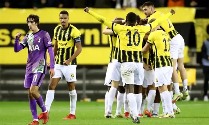 tottenham that thu as roma thua mat mat tai na uy hinh 1